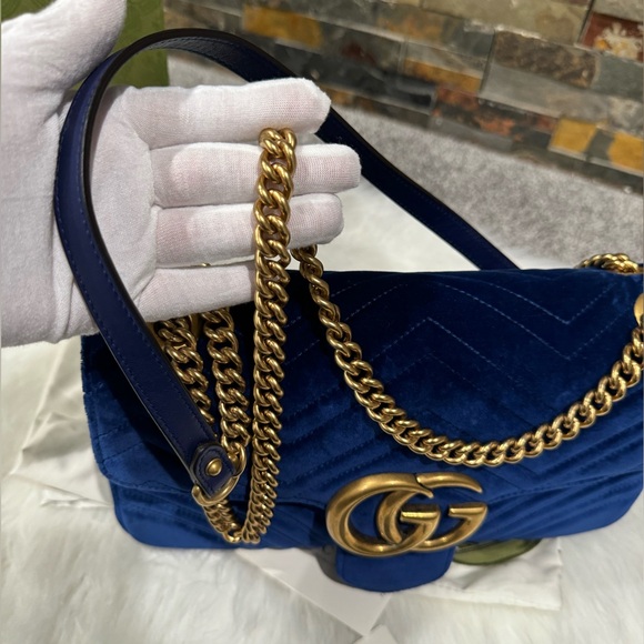 GUCCI GG Marmont Matelasse Flap Velvet Two Way Bag | Medium - Picture 11 of 17